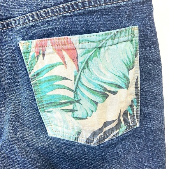 Gap Women's Hawaiian Floral Pocket 5" Jean Shorts - Picture 9 of 11